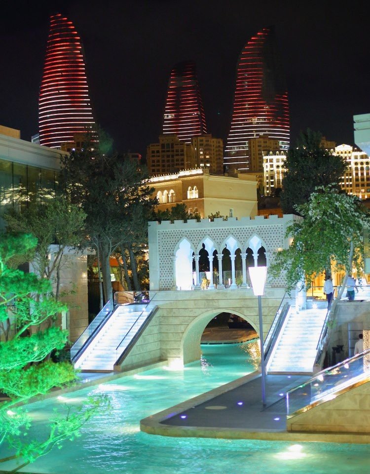 Baku Night Tour: City Lights, Flame Towers & Heydar Aliyev Center